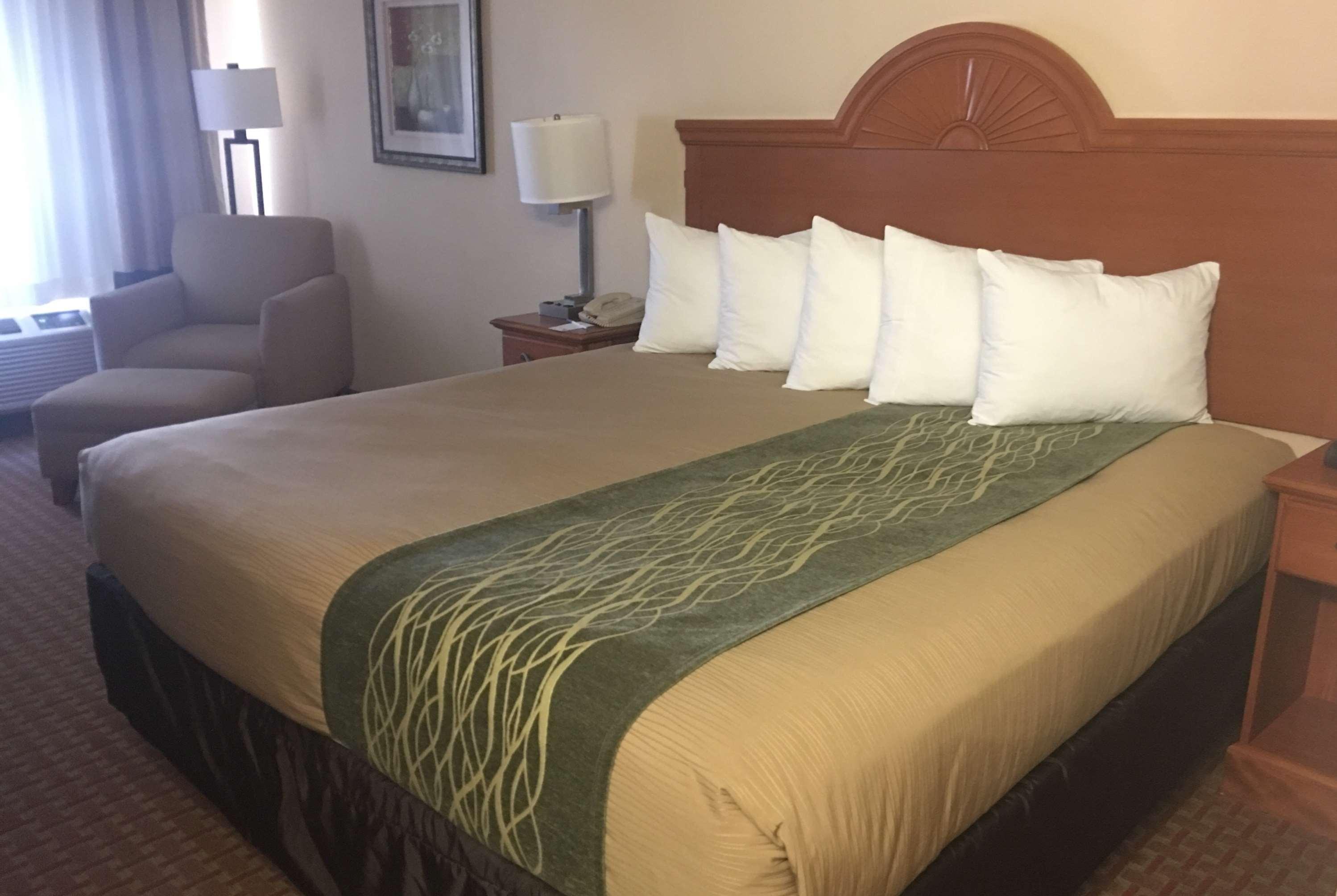 Super 8 By Wyndham Great Bend Hotel Luaran gambar