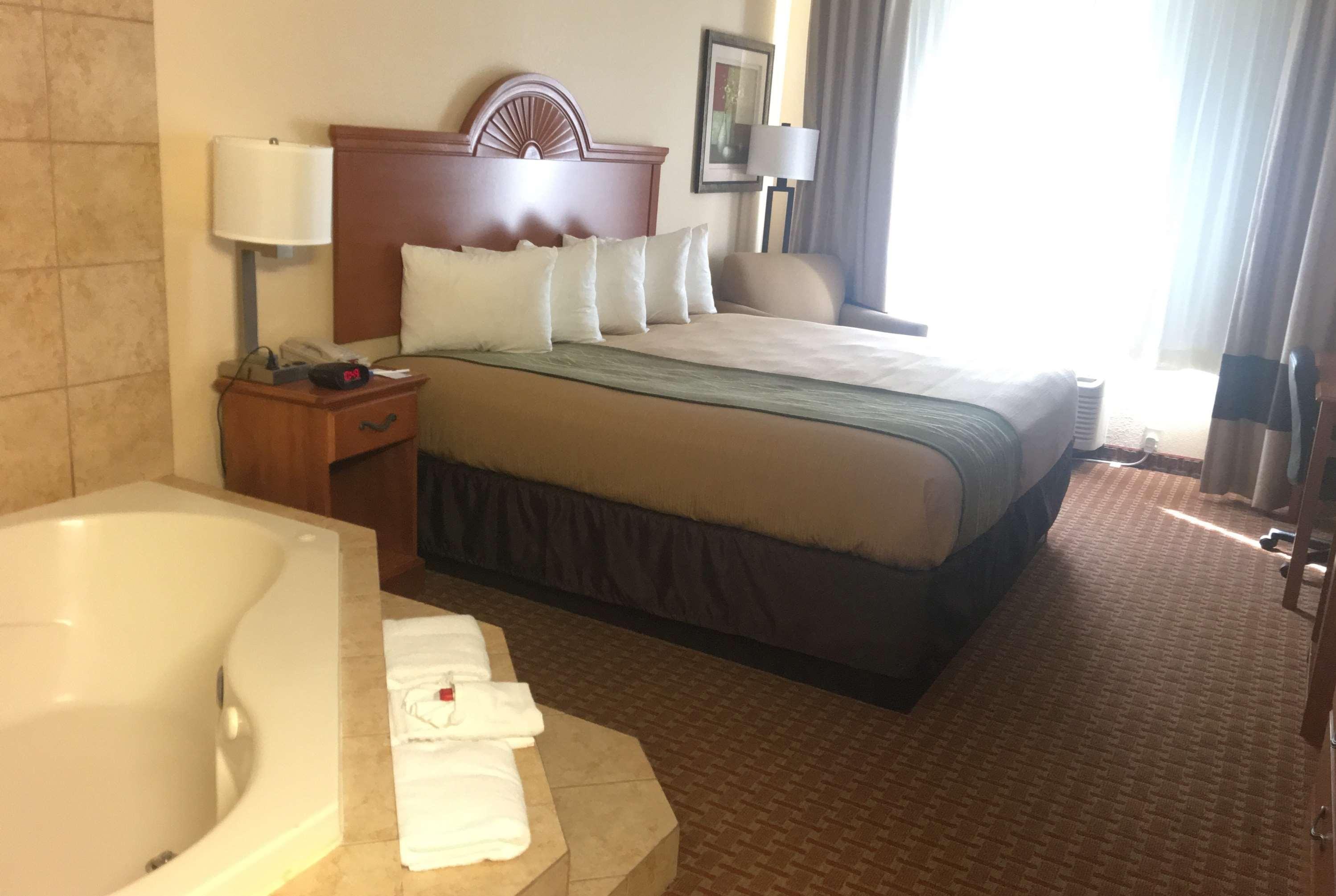 Super 8 By Wyndham Great Bend Hotel Luaran gambar