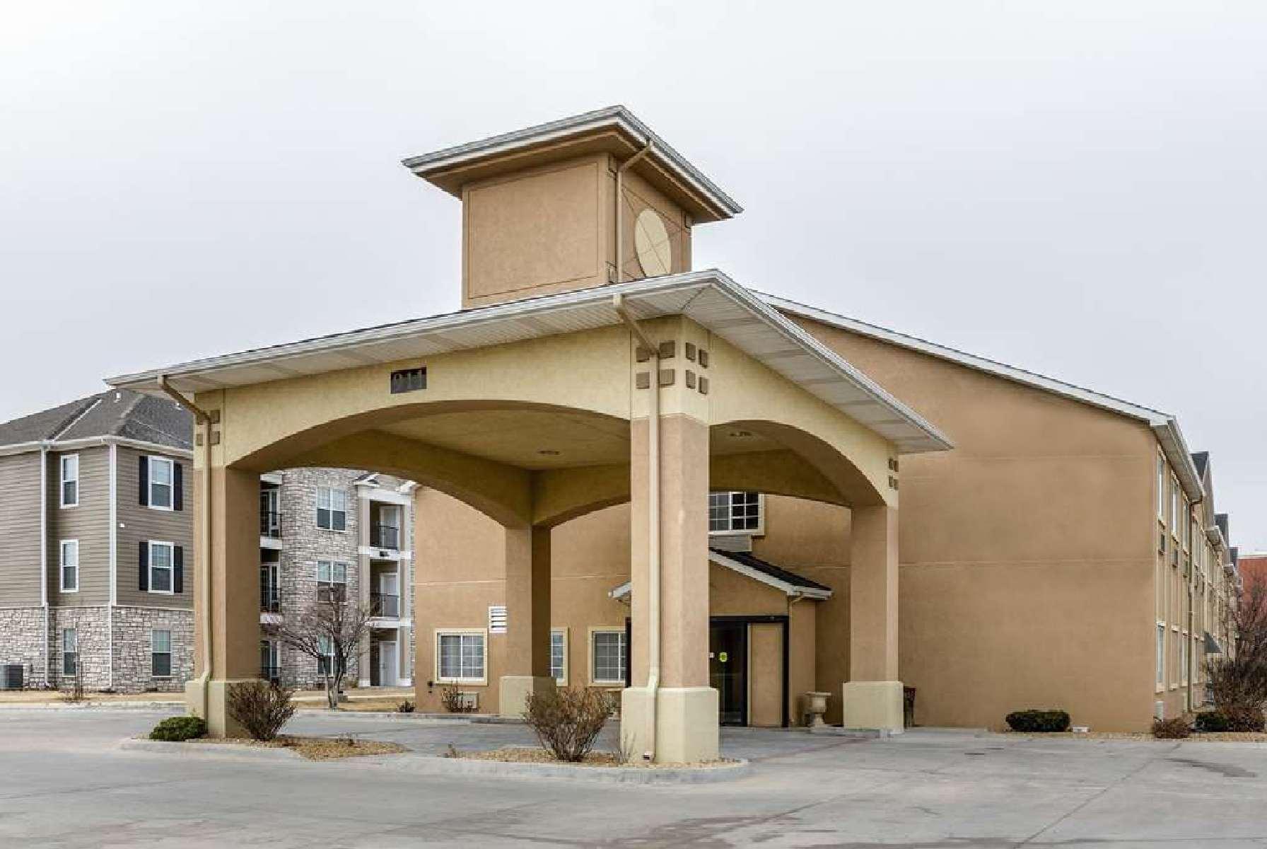 Super 8 By Wyndham Great Bend Hotel Luaran gambar