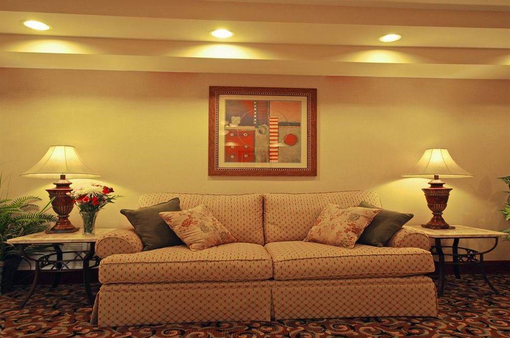 Super 8 By Wyndham Great Bend Hotel Luaran gambar