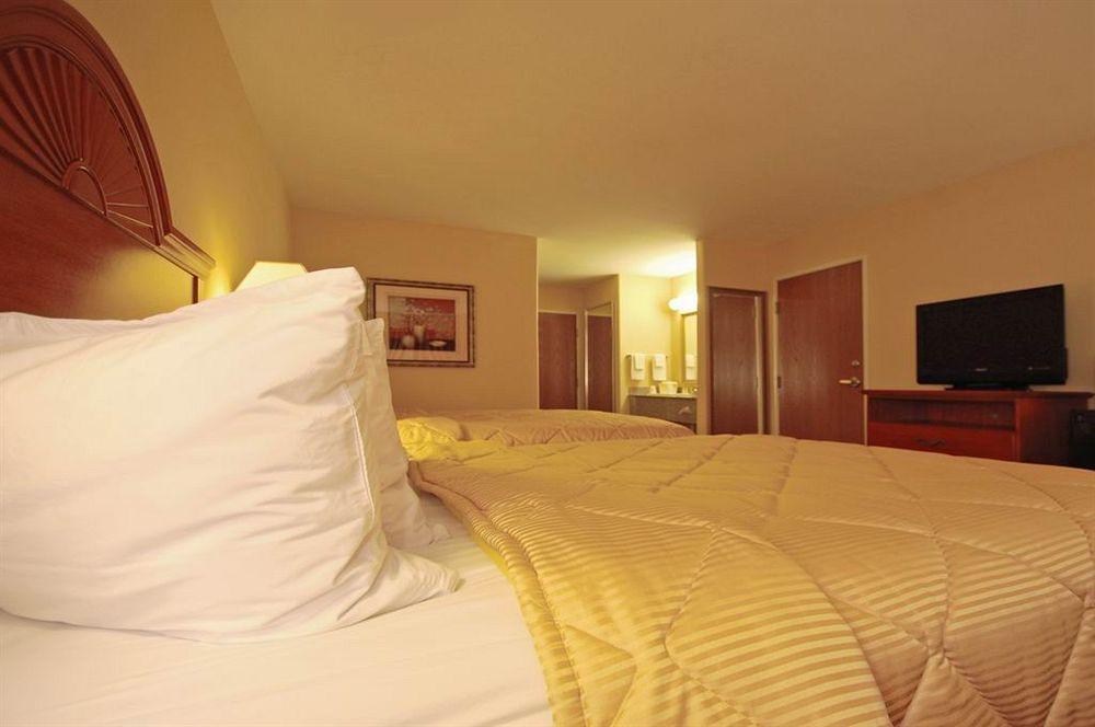Super 8 By Wyndham Great Bend Hotel Luaran gambar