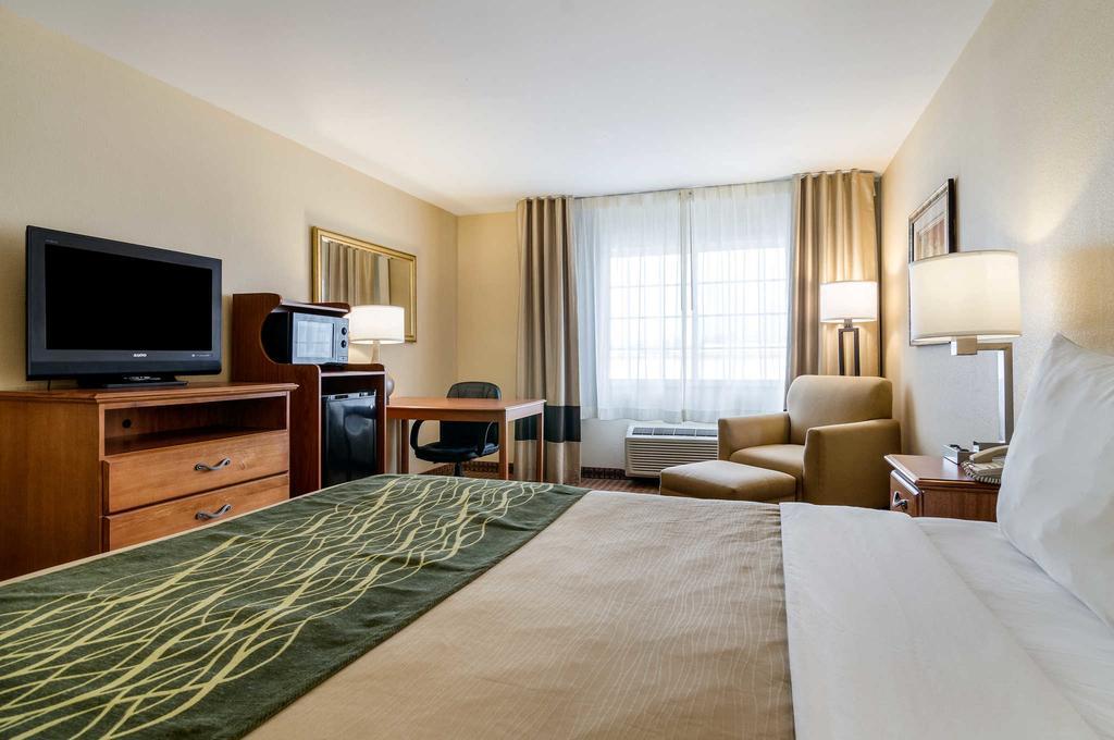Super 8 By Wyndham Great Bend Hotel Luaran gambar