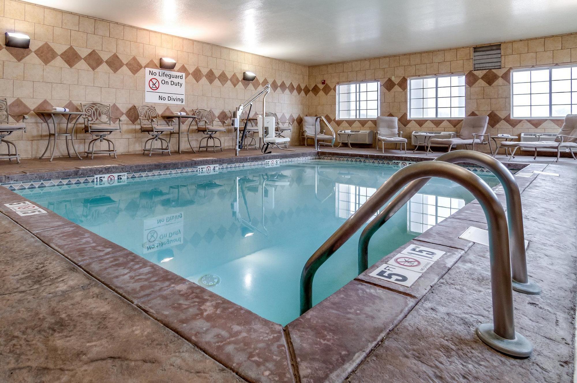 Super 8 By Wyndham Great Bend Hotel Luaran gambar