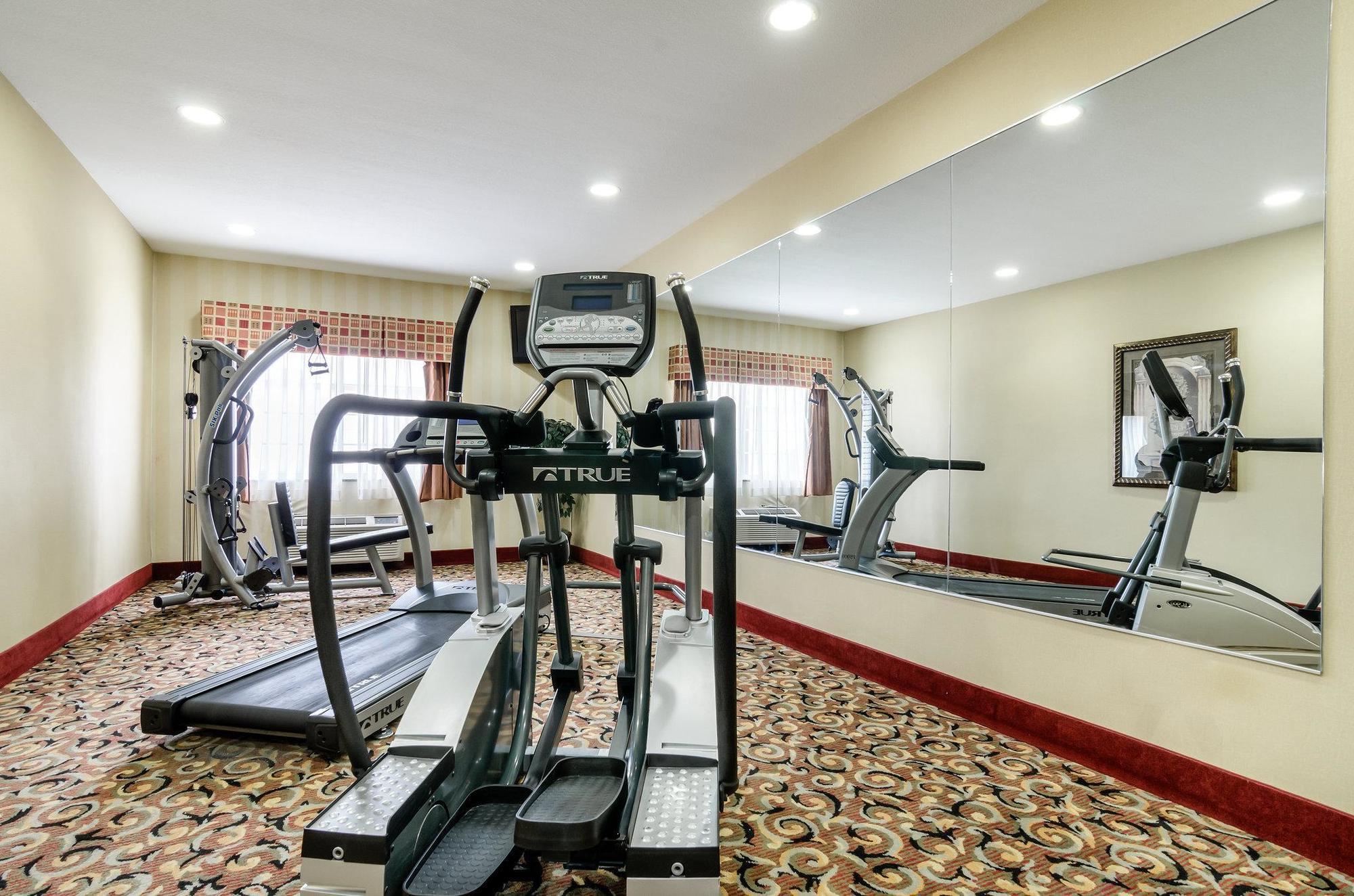 Super 8 By Wyndham Great Bend Hotel Luaran gambar
