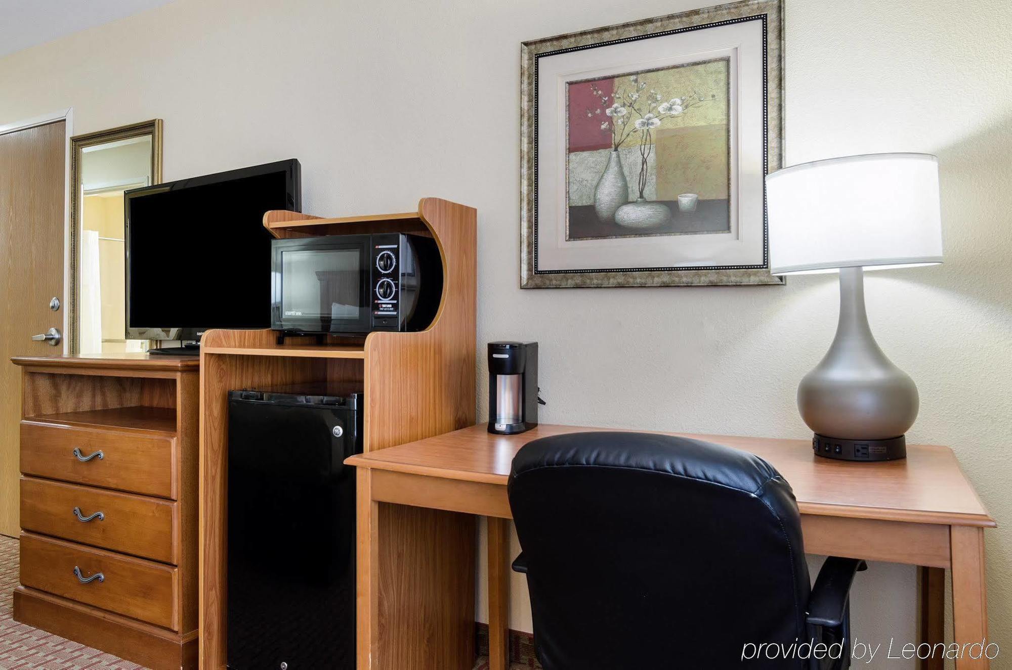 Super 8 By Wyndham Great Bend Hotel Luaran gambar