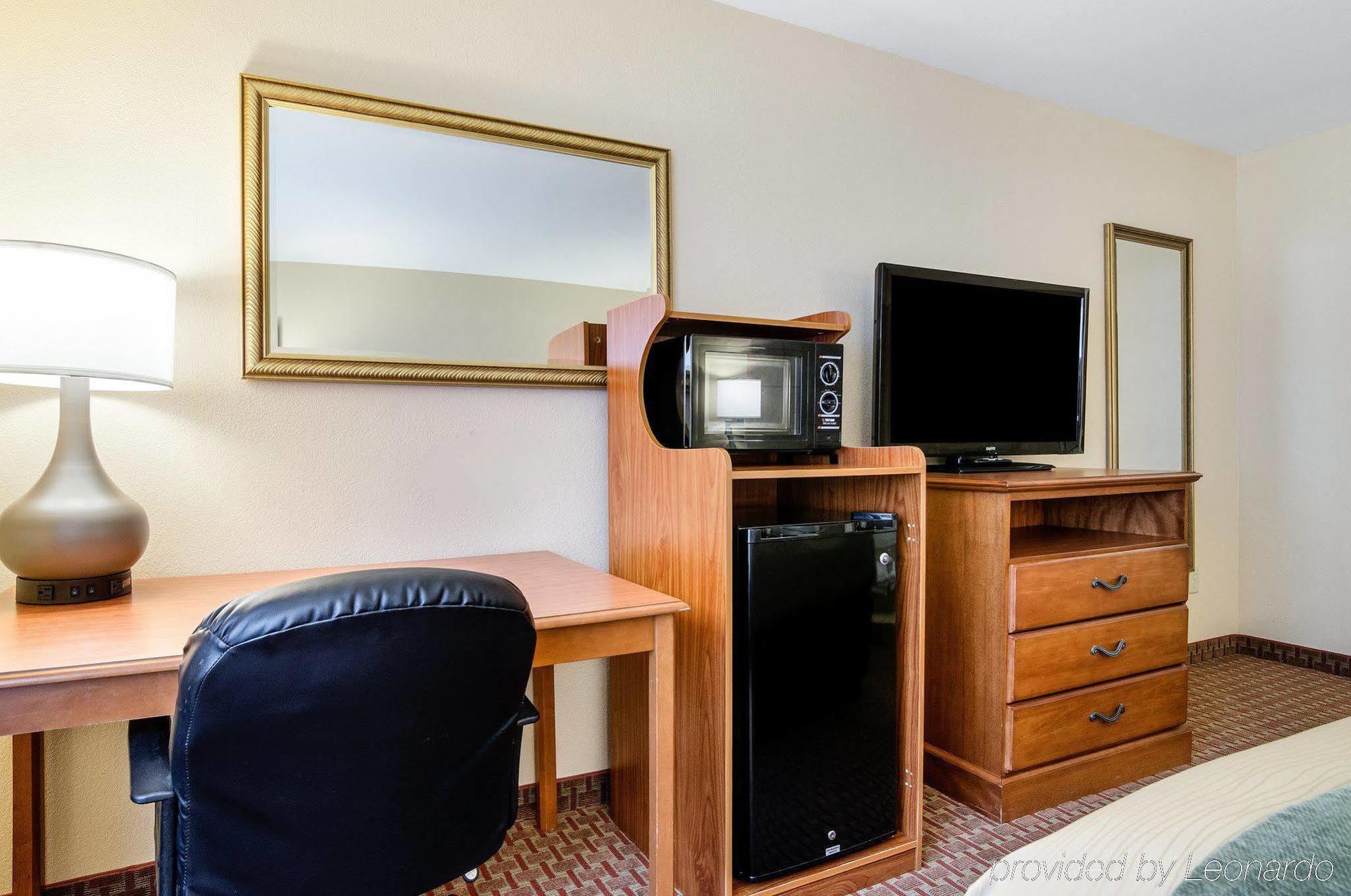 Super 8 By Wyndham Great Bend Hotel Luaran gambar