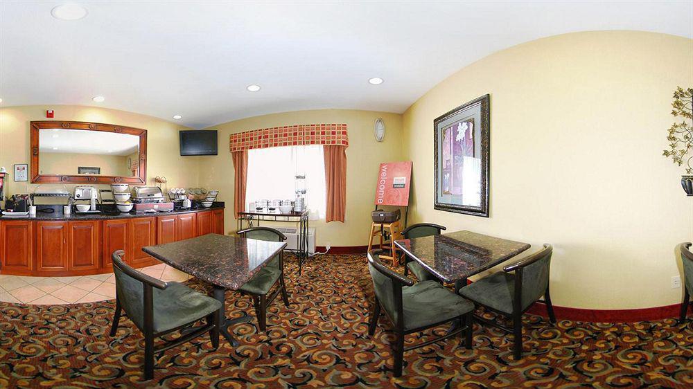 Super 8 By Wyndham Great Bend Hotel Luaran gambar